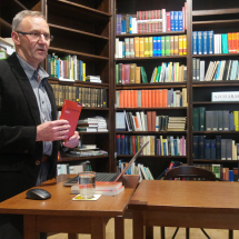 Kiss Jenő könyvismertetőt tart