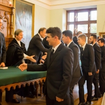 Köszöntő kézfogás