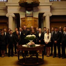 ...és ami mögötte van