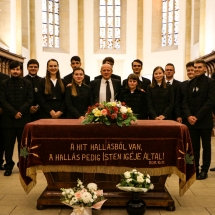 A 2021-2022-ben induló elsőéves hallgatók Visky S. Béla évfolyamvezetővel 