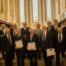 A KPTI díszoklevéllel kitűntetett véndiákjai