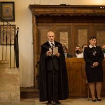 A kibocsátott hallgatókat átveszi Gáll Sándor egyházi képviselő