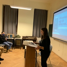 Bíró Beatrix a történelmi nyelvészet jelentőségéről beszél