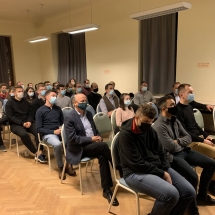 A könyvest hallgatósága a KPTI hallgatói, volt hallgatói, tanárai, alkalmazottai