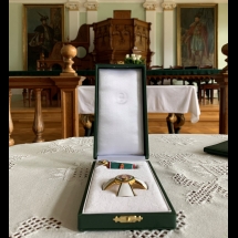 A díjazott kitüntetése