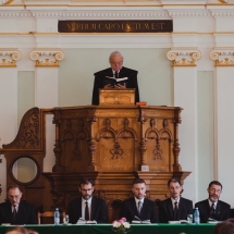 Igét hirdet Csűry István püspök