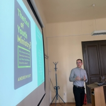 Gecse Krisztián az ifjúsági munkáról tart könyvbemutatót