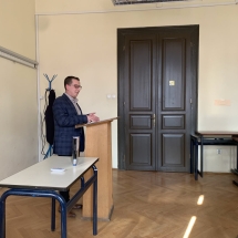 Ilkei Lóránd a comma iohanneumról tart előadást