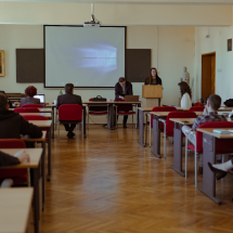 A tehetséggondozási nap programját ismerteti Bíró Beatrix