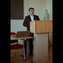 Balás Zoltán előadást tart a 25. ETDK keretében