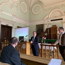 Gerhard Servatius-Depner köszönti a KPTI hallgatóit