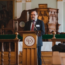 Fazakas Sándor a Doktorok Kollégiuma Rendszeres Teológiai Szekciójának elnöke köszönti a Tavaszy-konferencia résztvevőit