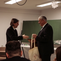 Koppándi Botond teológiai tanár megköszöni Simó Sándor lelkipásztor előadását