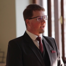 Jónás Norbert ifjúsági alelnök köszönti a csendesnap előadóját