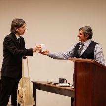 Koppándi Botond teológiai tanár megköszöni Orbán Dezső lelkipásztor előadását