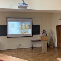 László Orsolya harmadéves teológus hallgató előadást tart