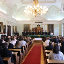 Horváth Levente liturgiai szolgálatot végez