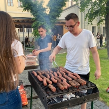 Nemcsak igével él az ember...