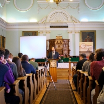 Adorjáni László lelkipásztor a Zsoltárokról értekezik