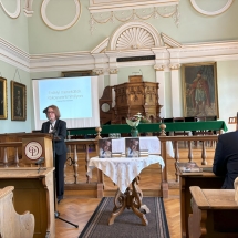 Kóczián Viktória kutató-munkatárs, a bemutató szervezője