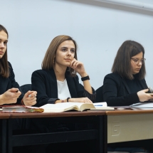 Unitárius teológusok hallgatják a lelkipásztori életútról szóló beszámolót