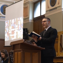 Nagy Norbert áhítatot tart az unitárius résztvevők számára