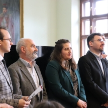 A csoportvezető diákok és tanárok