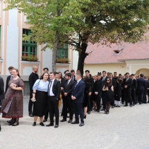 Gyülekezés a Farkas utcai templom előtt