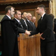 Búcsúzó kézfogások